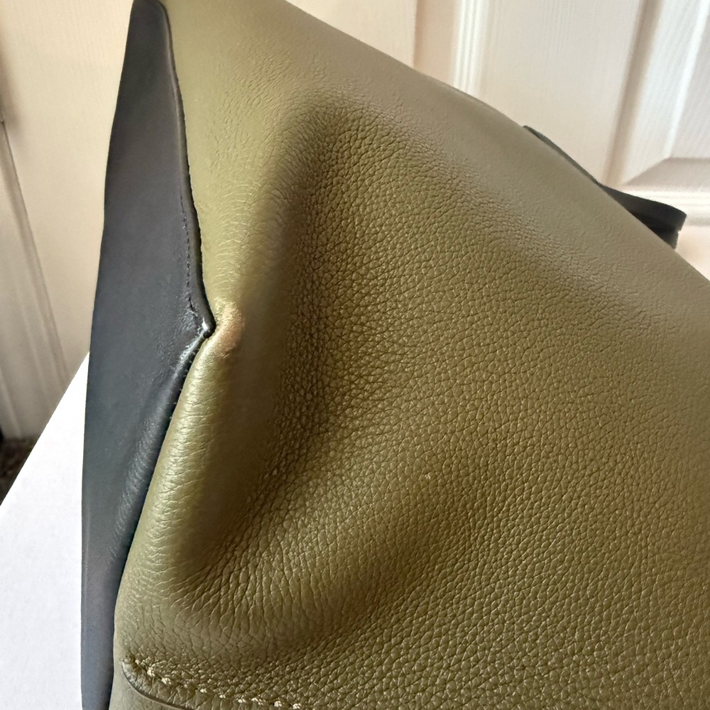 Louis Vuitton Lockme Go Tote Khaki Olive Noir pebbled Leather - Picture 11 of 16